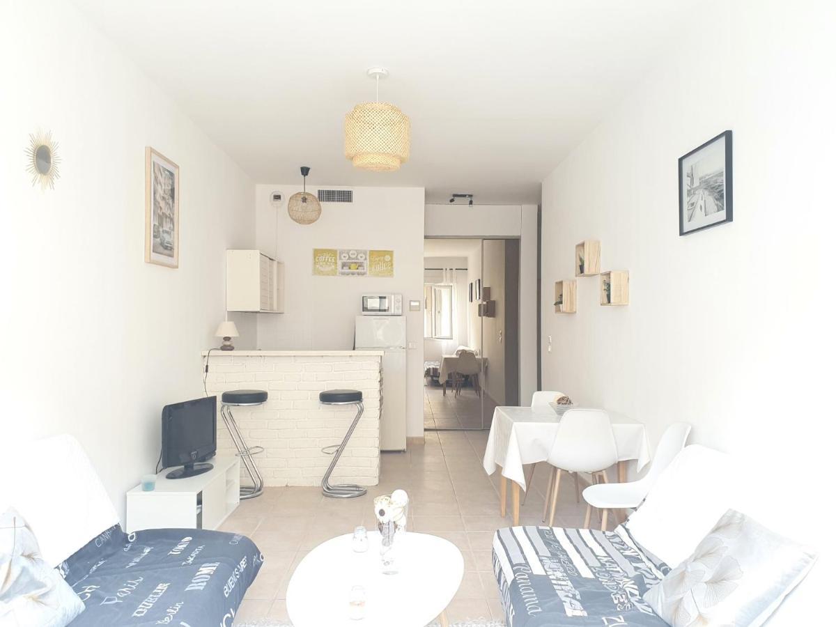 Sainte Maxime Grand Studio Climatise Proche Du Bord De Mer Сен Максим Екстериор снимка